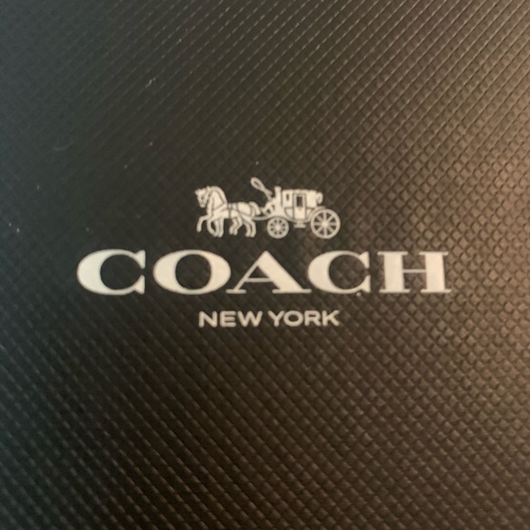 Coach women’s watch model 14503137 Japan movement new in box - Picture 6 of 8